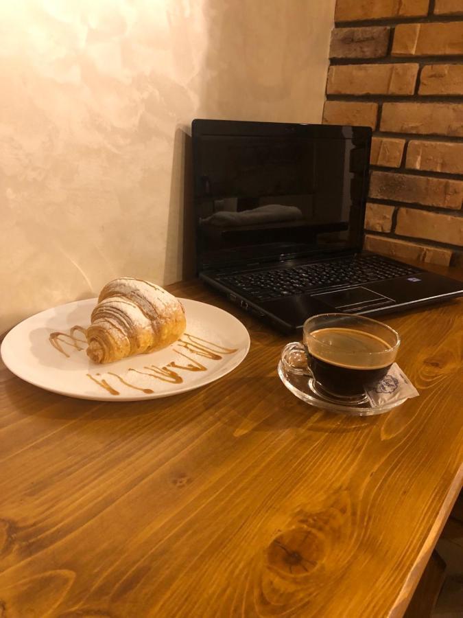 Apart Hotel Avinos Львов Экстерьер фото