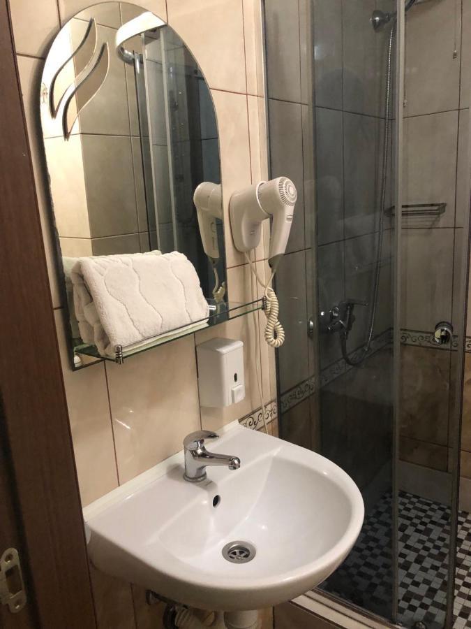 Apart Hotel Avinos Львов Экстерьер фото