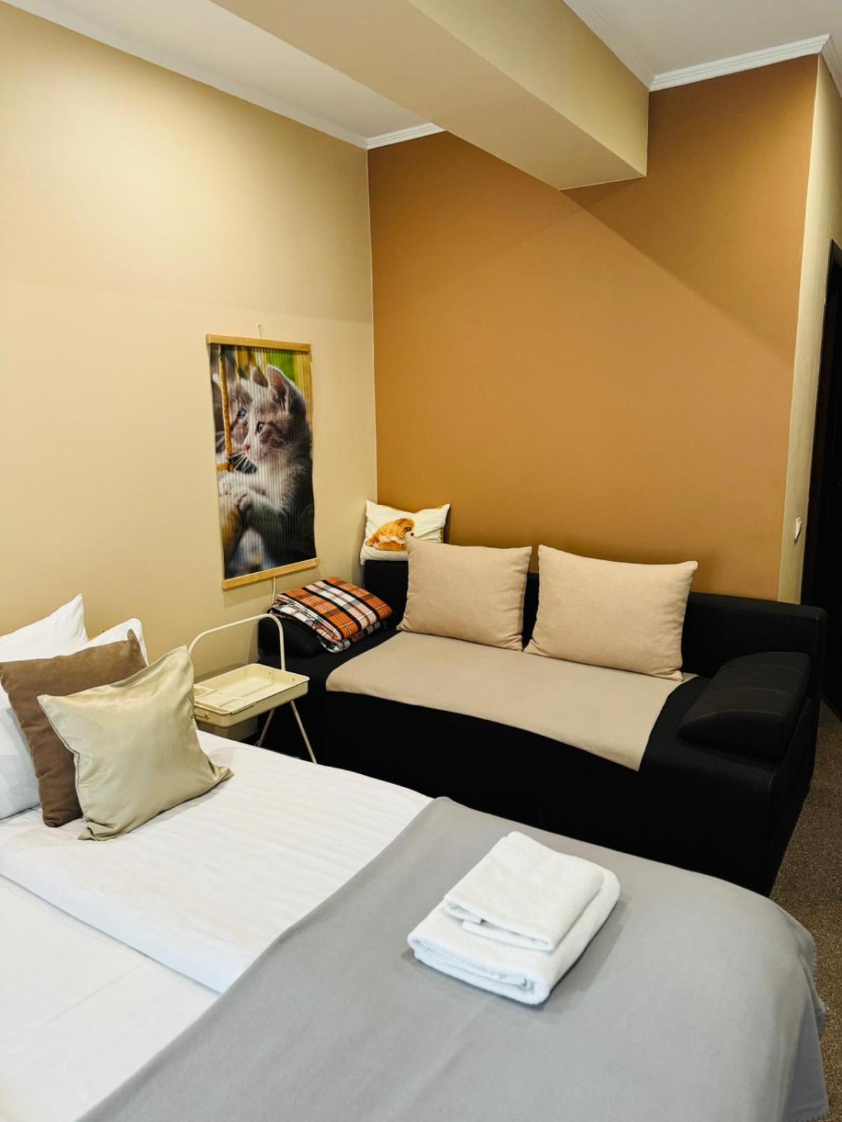 Apart Hotel Avinos Львов Экстерьер фото